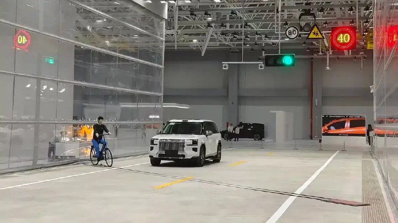 Geely открыла крупнейший в мире центр автобезопасности 4