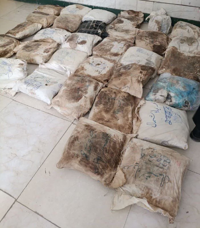 کانال خبری کنارصندل: 🚔کشف ۳۱۵ کیلو تریاک از یک منزل روستایی در عنبرآباد♦️فرمانده انتظامی استان کرمان از کشف ۳۱۵ کیلو تریاک دپو شده در یک منزل