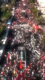 פתח את זרועותיך וקבל את האורח הזה בזרועותיך, סולטן.