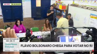 🇧🇷 - Flávio Bolsonaro קולות בתחנת הסקר ב Escola Barão homem de Mello, בווילה איזבל, באזור הצפוני של ריו ד…