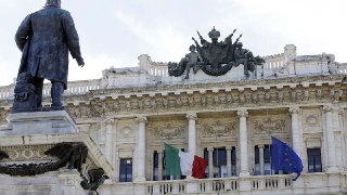 Италия высылает двух российских дипломатов в свете шпионского скандала с бывшими разведчиками Глава МИД Италии Антонио Таяни объявил о высылке двух военных атташе при посольстве России — Ивана Горбачева и Михаил Астахова. По его словам, дипломатов уведомил