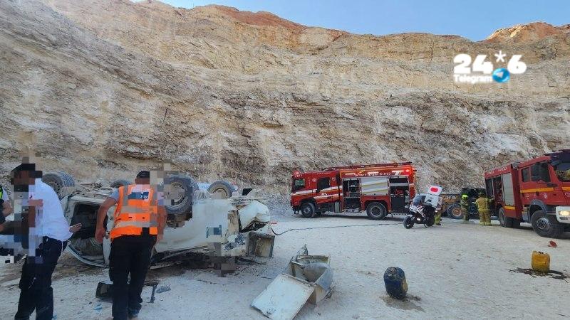 🇮🇱 נהג חולץ מרכבו לאחר שנפל ממצוק בגובה עשרה מטרים במחצבות נטף בבנימין, הנהג פונה במסוק לבית החולים לאחר…