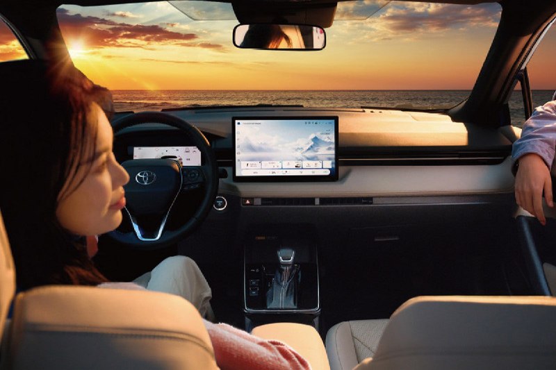 Mitsubishi Elevance — кроссовер будущего с четырьмя моторами 7