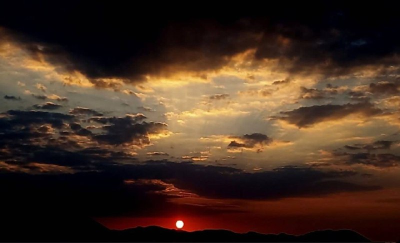🌧هواشناسی خراسان🌨: 🔸️ دلبری آسمان در لحظه غروب خورشید 🌅✨☘هواشناسی خراسان 👇👇https://t.me/+UYcwoTZXj3ExhB_J