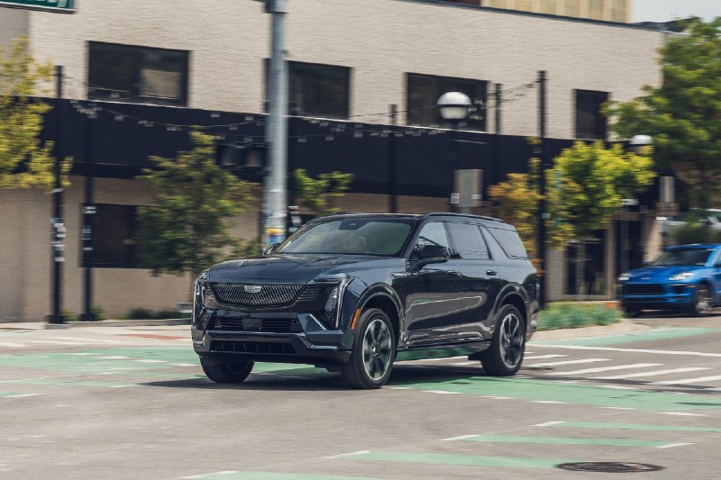 Электрический монстр на шоссе: как Cadillac Escalade IQL проехал 2500 км без нер