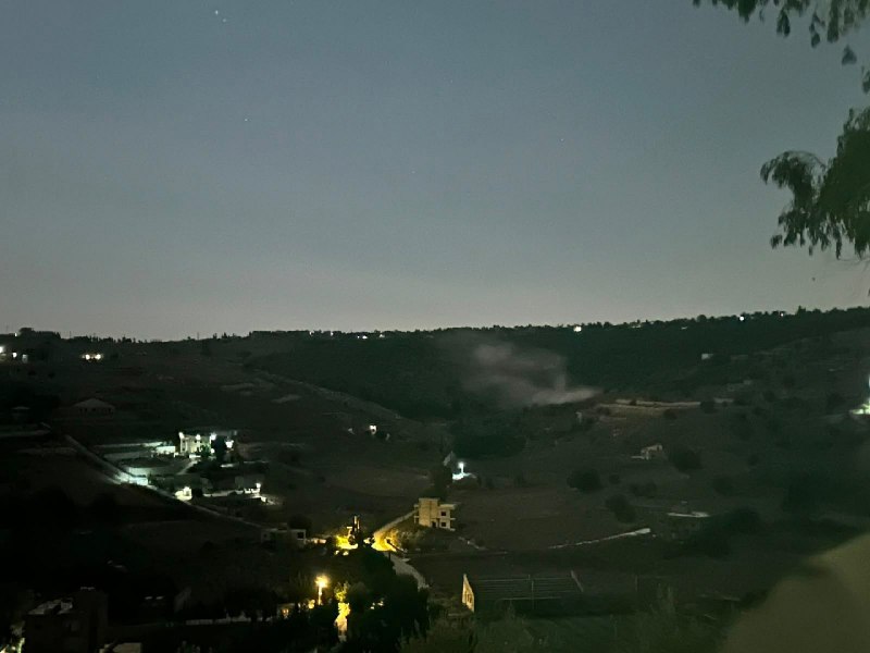 הפגזה ארטילרית פוגעת בפאתי העיירה עיתה אל-ג'בל בג'בל אמל