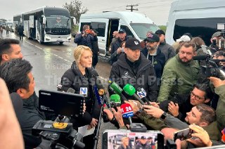 В Олешках/Алешках (стороны называют город по-разному, находится под контролем российской стороны) Херсонской области начали эвакуацию местных жителей и раздачу гуманитарной помощи, сообщили омбудсмены России и Украины.По их словам, для вывоза людей подгото