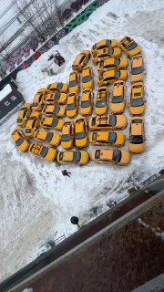 В день всех влюблённых столичный романтик собрал сердце из такси для своей девуш