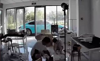 Электромобиль Xiaomi SU7 сам включился и поехал В Китае зафиксирован странный ин
