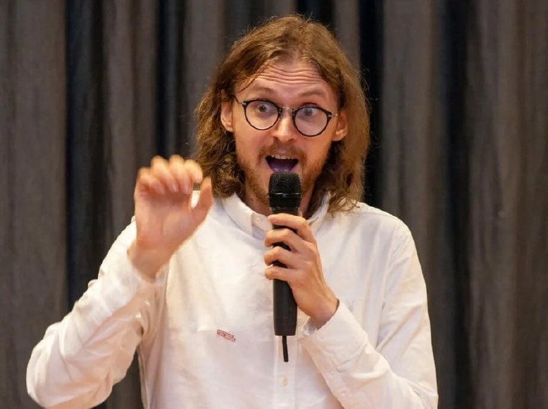 בית משפט רוסי עצר את הבלוגר מיכאיל סבטוב* שלא בפניו במקרה של הפרת כללי סוכן זר *נכלל בפנקס הסוכנים הזרים בפ…