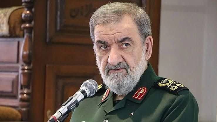 زمانه: 📸سرلشکر محسن رضایی: به آمریکا بیاعتمادیم و باید رفتارش را تغییر دهد🔹دبیر شورای عالی امنیت ملی در دیدار با فرمانده ارتش