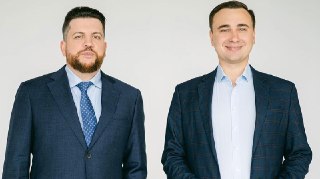 Бывший директор ФБК Иван Жданов (справа на фото) обвинил бывшего коллегу Леонида Волкова (слева на фото) в использовании денег фонда «для каких-то личных целей».В интервью Ирине Шихман (канал «А поговорить?») Жданов рассказал, что донаты, получаемые фондом