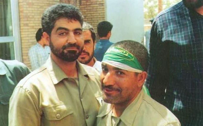 🌷ب یاد شهیدان🌷: 🌹🕊🕊🌹📸 آزاده شهید محمد شهسواری، ساعاتی پس ازبازگشت به میهن اسلامی، در کنار فرمانده‌اش حاج قاسم سلیمانی•┈••✾•🌿🌺🌸🌺🌿•✾••┈•