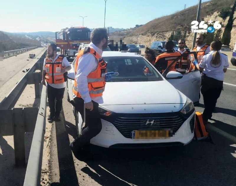 🇮🇱 שני צעירים נפצעו באורח קשה וקל בתאונת דרכים בכביש 45 באזור ירושלים.