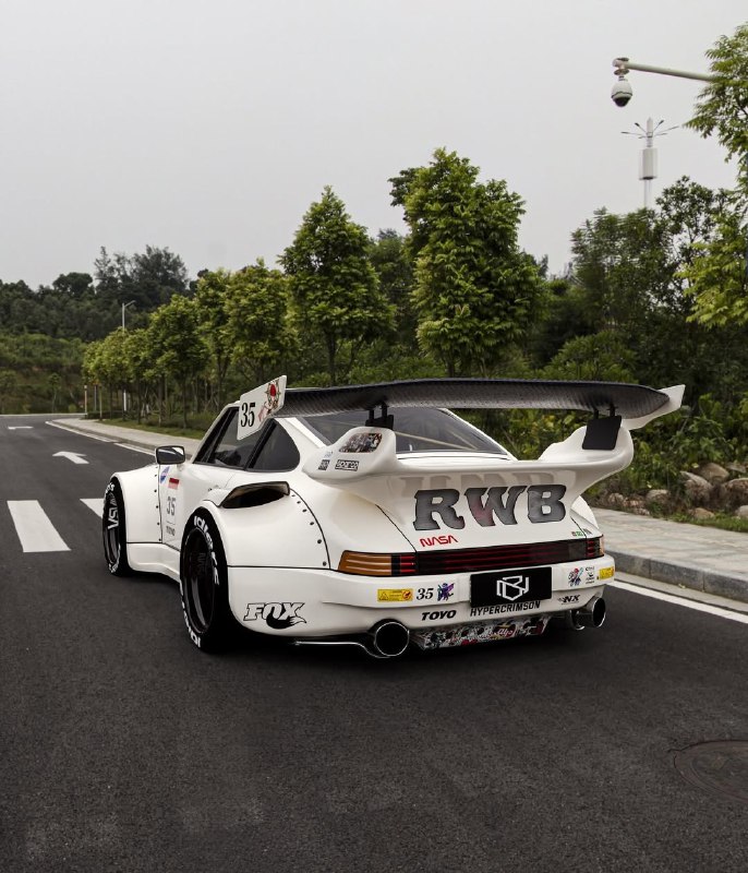 Porsche 930 RWB 8