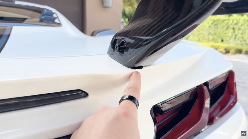 Вы видели это? Американцы в шоке: у нового Corvette ZR1 срывает краску с антикры