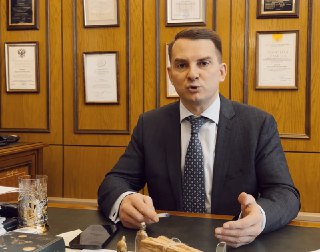 💬 В Госдуме «нашли новый механизм» допуска несовершеннолетних до производств, «опасных 20 лет назад»Ярослав Нилов, глава думского комитета по труду, рассказал об инициативе правительства переоценить «устаревшие» условия допуска несовершеннолетних до произв