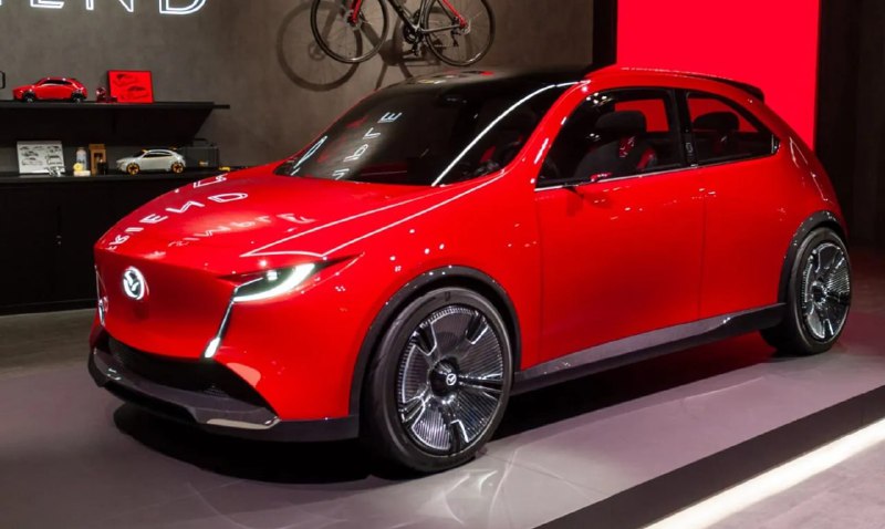 Mazda X-Compact — хэтчбек без дисплея и кнопок