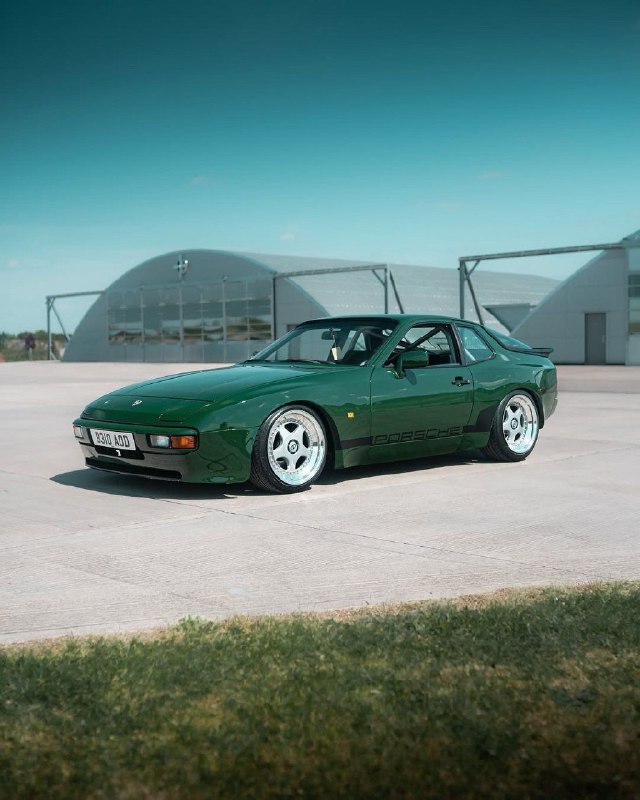 Porsche 944 2