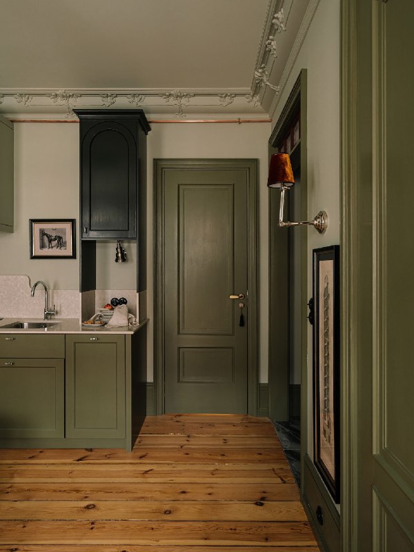 В этом интерьере всё подбрано со смыслом. Красивая зелёная палитра создает спокойное настроение, а деревянные детали добавляют теплоты. Множество к... - изображение 4 - этом, интерьере, всё