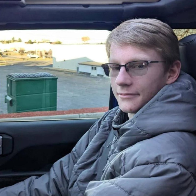 У резиденции Трампа во Флориде застрелили мужчину, который проник на ее территорию с «предметом, похожим на дробовик», сообщил представитель Секретной службы США Энтони Гульельми.  По его словам, инцидент произошел ночью 22 февраля. Мужчина в возрасте окол