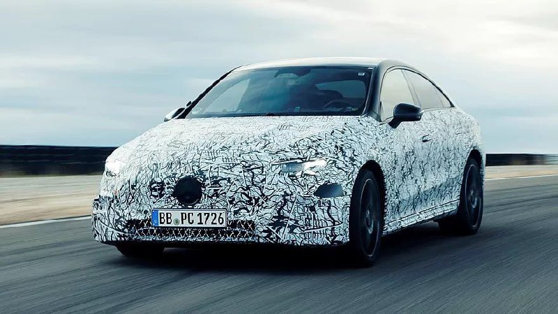 Компания Mercedes-Benz опубликовала фото нового CLA 2