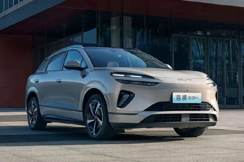 BYD Sealion 06 дебютировал в Китае в гибридной и электрической версиях