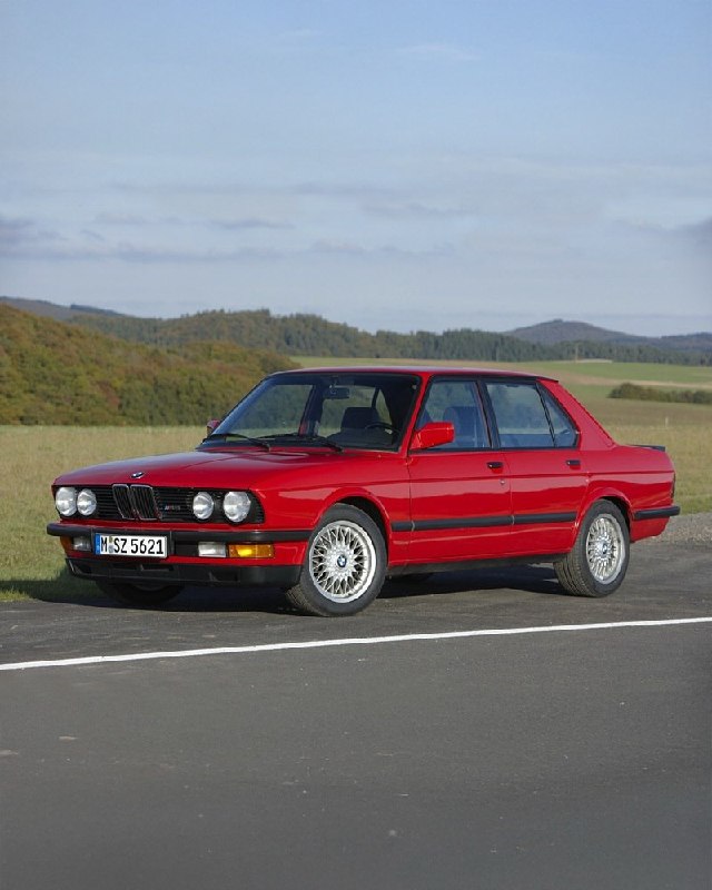 40 лет M5. 2