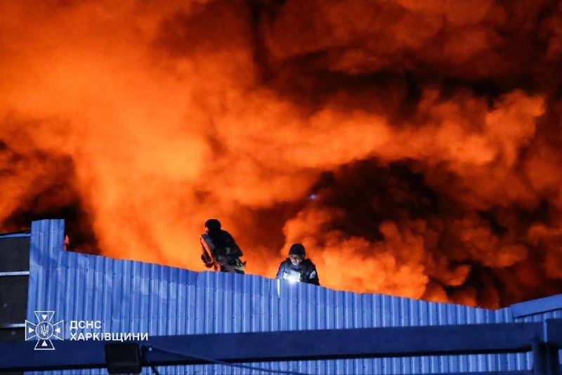הרס כלכלת האויב נמשך בחרקוב נשרף כליל מרכז הקניות אפיסנטר לאחר שנפגע משני גרניום. זהו כבר המוקד השישי בארץ…