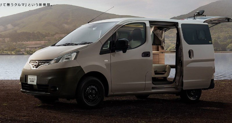 Минивэн Nissan NV200 превратили в дом на колесах