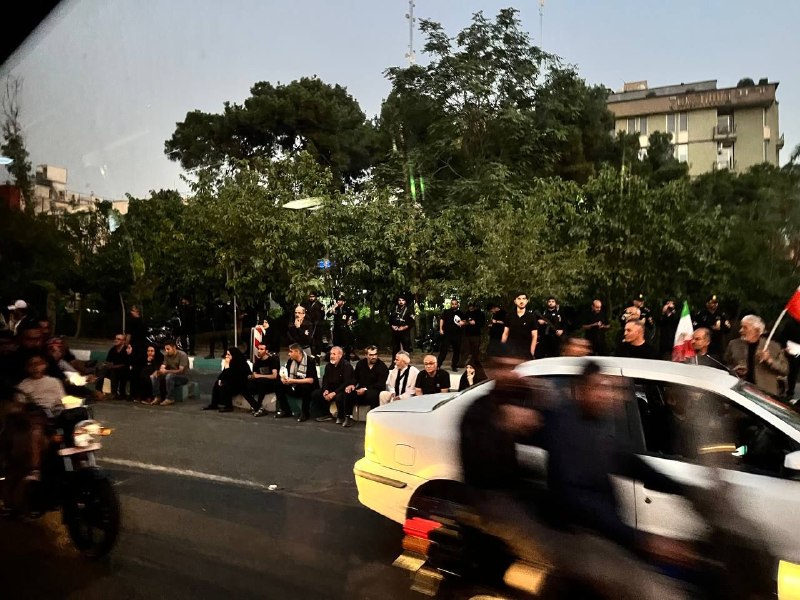 המונים התאספו מול המוסלה בטהרן לקראת טקס הפרידה מהמנהיג