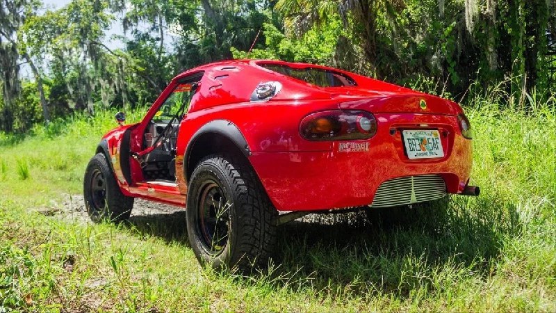 На аукцион выставили внедорожную Mazda MX-5 с необычной внешностью 4