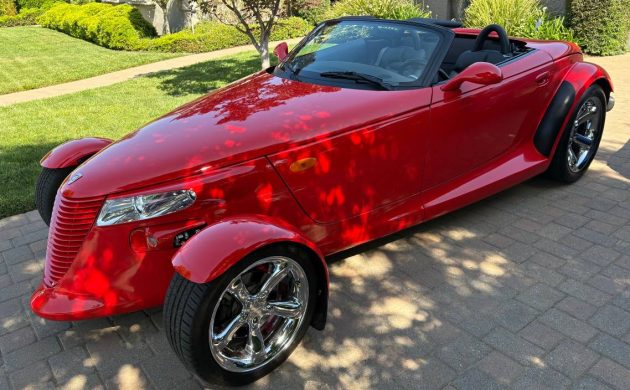 Этот Plymouth Prowler 1999 года с пробегом всего 6 000 миль — не просто машина. 