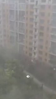 סופת הטייפון דולפין פגעה במחוז ג'ג'יאנג בסין ברוחות עזות, מה שגרם לתנאי חירום.