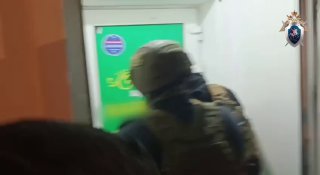 В Оренбурге продавщица заперла в магазине четырех сотрудников Роспотребнадзора, чтобы помешать проверке — Следственный комитет По данным следствия, когда в магазин пришли сотрудники Роспотребнадзора, женщина закрыла входную дверь на ключ и удерживала предс