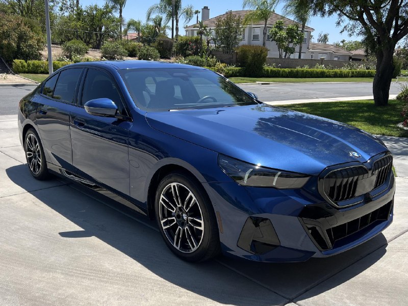 Владелец 2024 BMW 530i говорит: машина куплена давно, оплачена и уже на гарантии
