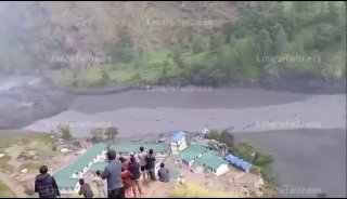 ️🇳🇵A flash: Flooding in Bodhi Gandaki, Nepal early this morning swept away 40 homes in Gorkha this morning, and a local official says about 150 more were flooded downstream in Arughat.