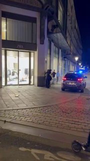 🇫🇷 Another group of looters, very concerned about France's education system, was caught by the police at the entrance to the looted store.