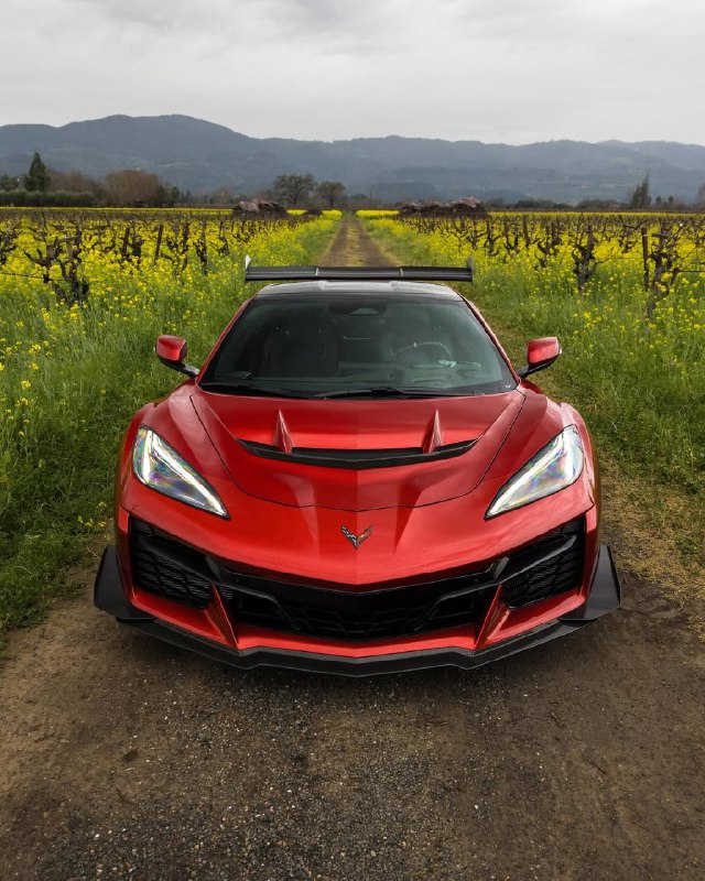 Компания Chevrolet создала настоящий гиперкар — Corvette ZR1X, сочетающий в себе невероятную произво