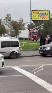 בקייב, TCC ושוטרים ניסו לחטוף אדם ליד מכונית ממש על הכביש לפי עדי ראייה, האירוע התרחש ברחוב. סוללת דניפרובס…