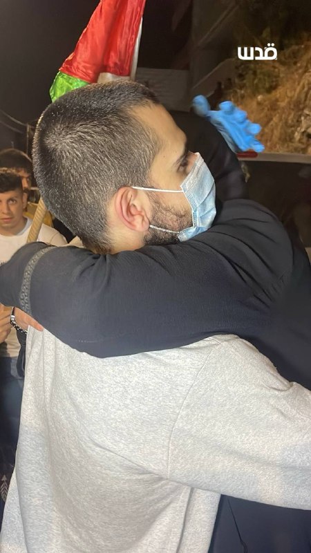 חלק מהקבלה של האסיר המשוחרר עבדאללה אל-נבולסי, אחיו של ההרוג איברהים אל-נבולסי, לאחר שחרורו מבתי הכלא של הכ…