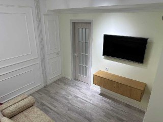 Аренда ц5 , 2 ком кв, вдоль дороги, центр ,только иностранец