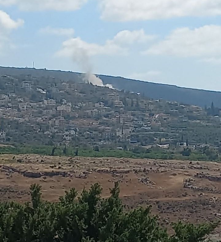 דחוף: ארטילריה הכיבוש הפצצת את העיירה מנצורי, דרום לבנון.