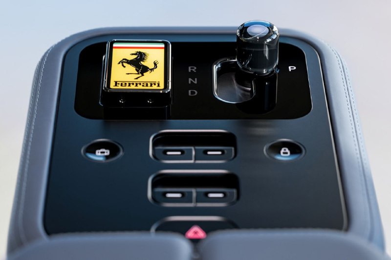 Ferrari показала салон своего первого электромобиля Luce 2