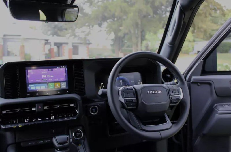 Toyota Land Cruiser Prado получил бронированную версию 3