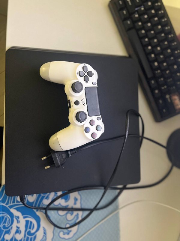 Продается ps4 slim — фото 1