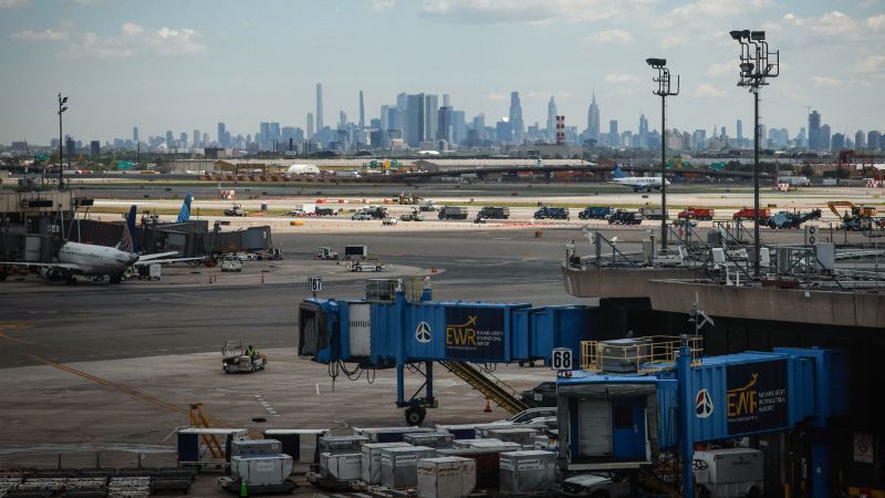 Air traffic controllers lose radar and radio contact with planes approaching and departing Newark for 90 seconds – again