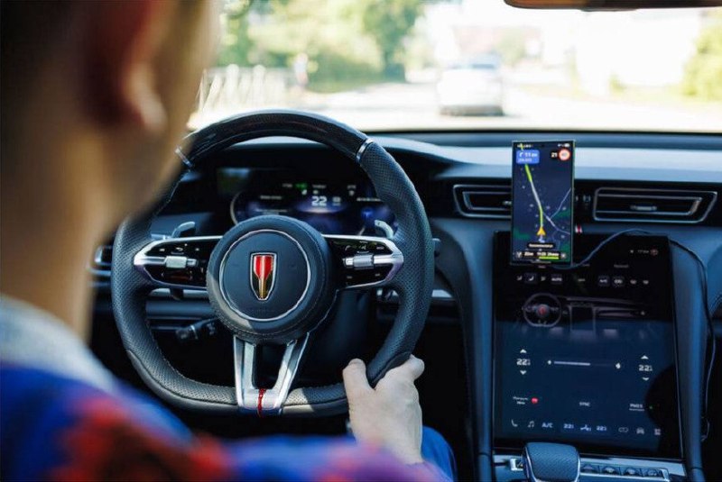 Около тысячи владельцев китайских Hongqi не могут ...