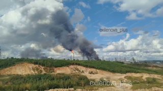 ❗️Ukraine's General Staff confirmed strikes on the Afipsky oil refinery in Krasnodar Krai and two U-272 gas separation units at the Astrakhan gas processing plant. A fire was confirmed at Afipsky, which has a design capacity of 6.25 million tons of oil per year. The Astrakhan plant can process up to 12 billion m³ of gas annually and produces technical sulfur used in explosives. Damage is still being assessed.