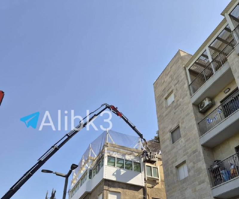 Installation of anti-drone nets on the roof of a building where Netanyahu's old apartment in Jerusalem is located, for fear of his assassination before the elections.